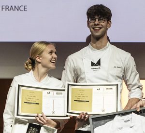 Vainqueurs du prix "Esprit d'équipe" en "Cuisine-Pâtisserie" au Trophée Mille France 2023